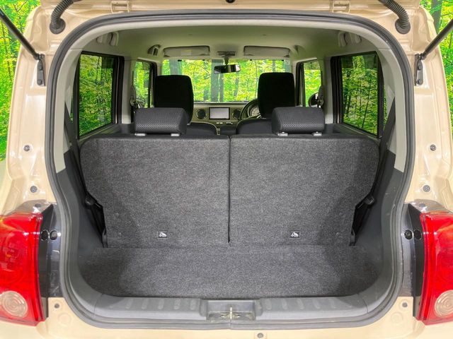 ���i�̂���������ʋ΁A���}���ɏ\���ȉ׎��X�y�[�X���m�ۂ��Ă���܂��B�Z�J���h�V�[�g��|���ƁA�傫�ȉו��̐ύڂ��\�ł���