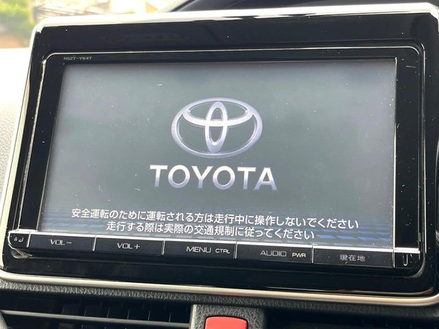 【純正ナビ】人気の純正ナビを装備しております。ナビの使いやすさはもちろん、オーディオ機能も充実!キャンプや旅行はもちろん、通勤や買い物など普段のドライブも楽しくなるはず♪