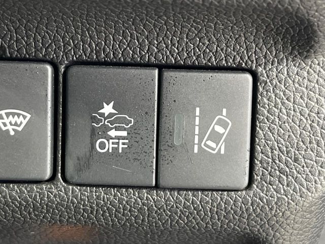 �y�z���_�Z���V���O�z���s���ɑO���̎ԗ�����F�����A�Փ˂������Ȏ��͌x��ƃu���[�L�ŏՓˉ���Ɣ�Q�y�����A�V�X�g�B�����S�Ƀh���C�u�����y���݂��������܂��B