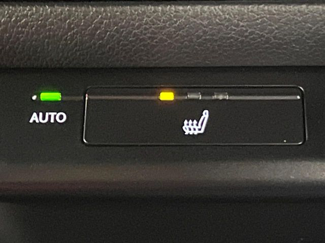 【シートヒーター】寒い日に重宝するシートヒーター!エアコンより早く温まってくれるので寒がりの人も安心ですね♪エアコンの温風は乾燥するから苦手、という方にもをおすすめです。