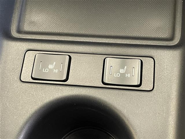 プリウス1.8 S ツーリングセレクション E-Four 4WD