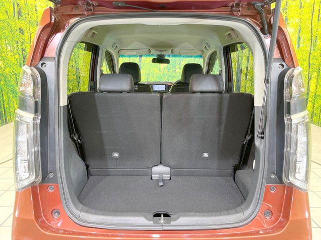 ���i�̂���������ʋ΁A���}���ɏ\���ȉ׎��X�y�[�X���m�ۂ��Ă���܂��B�Z�J���h�V�[�g��|���ƁA�傫�ȉו��̐ύڂ��\�ł���