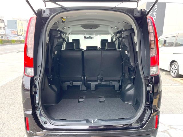 ���i�̂���������ʋ΁A���}���ɏ\���ȉ׎��X�y�[�X���m�ۂ��Ă���܂��B�Z�J���h�V�[�g��|���ƁA�傫�ȉו��̐ύڂ��\�ł���