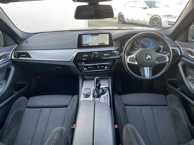 5シリーズセダン523d xドライブ Mスピリット 4WD