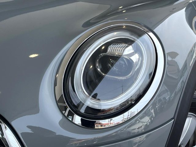 ��LED�w�b�h���C�g:������LED�w�b�h���C�g�ŁA���S�^�]���x����ǍD�Ȏ��E��!