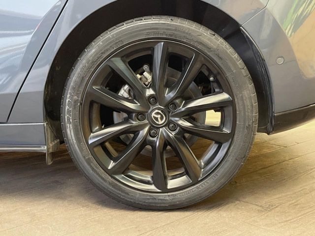 �y����18�C���`�A���~�z�C�[���z�O�ςɃ}�b�`���������A���~�z�C�[���𑕒����Ă���܂��B�e��ЊO�A���~�z�C�[����A�X�^�b�h���X�^�C�����戵�����Ă���܂��B���񂲑��k����������