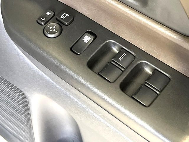 �y�d���i�[�~���[�z�T�C�h�~���[�͓d���i�[���ƂȂ��Ă���A�������ԏ�ł��L�Y�������X�N��}�����܂��B