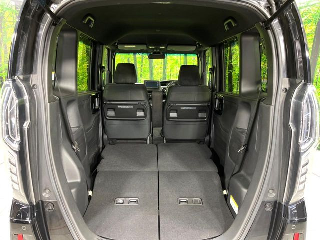 ���i�̂���������ʋ΁A���}���ɏ\���ȉ׎��X�y�[�X���m�ۂ��Ă���܂��B�Z�J���h�V�[�g��|���ƁA�傫�ȉו��̐ύڂ��\�ł���