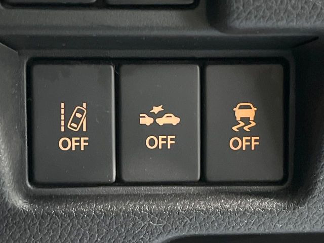 �y�Փˌy���V�X�e���z���s���ɑO���̎ԗ�����F�����A�Փ˂������Ȏ��͌x��ƃu���[�L�ŏՓˉ���Ɣ�Q�y�����A�V�X�g�B�����S�Ƀh���C�u�����y���݂��������܂��B