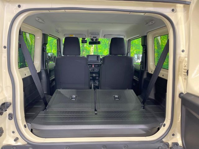 ���i�̂���������ʋ΁A���}���ɏ\���ȉ׎��X�y�[�X���m�ۂ��Ă���܂��B�Z�J���h�V�[�g��|���ƁA�傫�ȉו��̐ύڂ��\�ł���