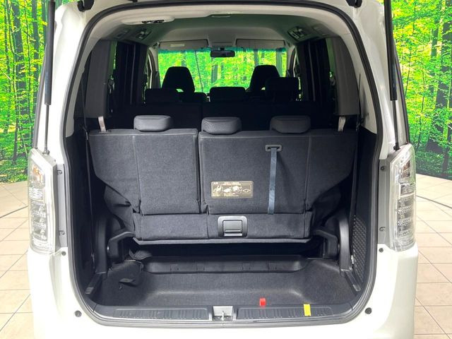 ���i�̂���������ʋ΁A���}���ɏ\���ȉ׎��X�y�[�X���m�ۂ��Ă���܂��B�Z�J���h�V�[�g��|���ƁA�傫�ȉו��̐ύڂ��\�ł���