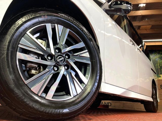 �y����16�C���`�A���~�z�C�[���z�O�ςɃ}�b�`���������A���~�z�C�[���𑕒����Ă���܂��B�e��ЊO�A���~�z�C�[����A�X�^�b�h���X�^�C�����戵�����Ă���܂��B���񂲑��k����������