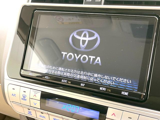 【大画面ナビ】人気の大型9インチナビを装備。存在感のある大画面はインパクト大!ナビ利用時のマップ表示は見やすく、テレビやDVDは臨場感がアップ!いつものドライブがグッと楽しくなります♪