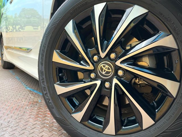 �y����17�C���`�A���~�z�C�[���z�O�ςɃ}�b�`���������A���~�z�C�[���𑕒����Ă���܂��B�e��ЊO�A���~�z�C�[����A�X�^�b�h���X�^�C�����戵�����Ă���܂��B���񂲑��k����������