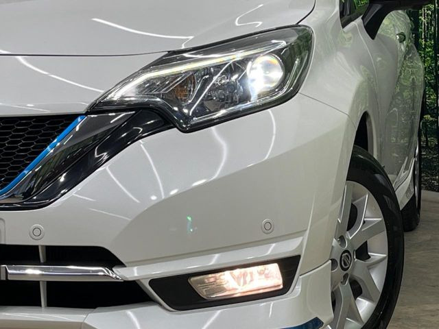 �yLED�w�b�h���C�g�z���V����ԑ��s�����ǍD�Ȏ��E���m�ۂ����S���ĉ^�]�ł��鍂�P�xLED�w�b�h���C�g�𑕔�!�_�����x�������A����d�͂��}�����Ă��܂��B