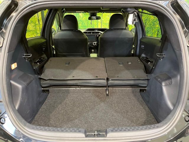 後席を格納すると、これだけの広さが!シーンに合わせたシートアレンジで、大きな荷物も積むことが出来ます♪