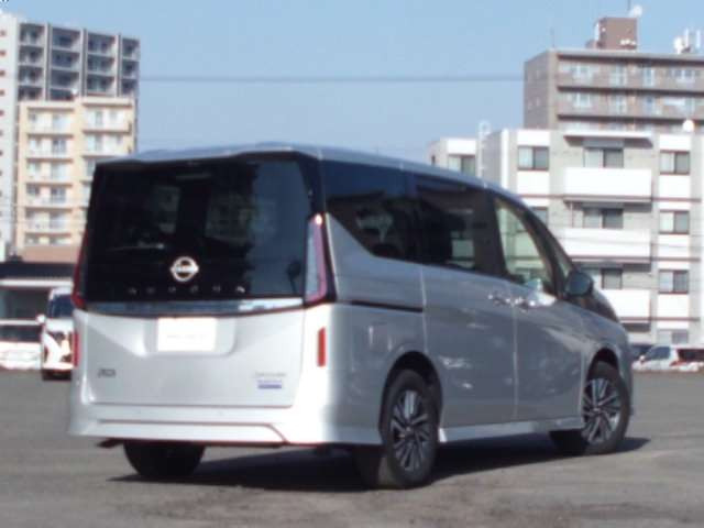 セレナ1.4 e-4ORCE ハイウェイスターV 4WD