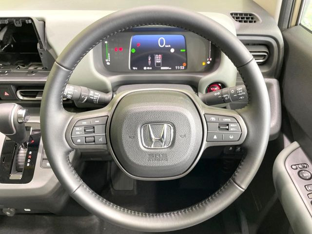 【純正革巻きステアリング】上質な革を使用することで、手にしっかり馴染みとても運転しやすいハンドルです♪