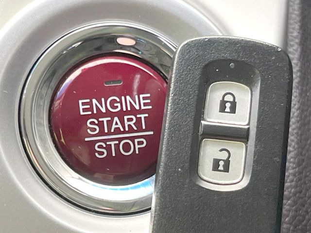 �yHonda�X�}�[�g�L�[�z�J�o����|�P�b�g�ɓ��ꂽ�܂܂ł��h�A�̎{���E�������\�ȃX�}�[�g�L�[�𑕔��B�G���W���̃I���E�I�t�����J�M�����o���K�v����������Ƃ��Ă��֗��ł���