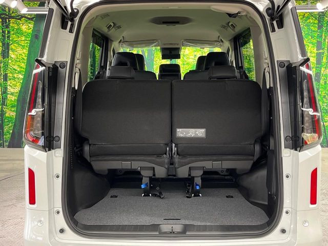 ���i�̂���������ʋ΁A���}���ɏ\���ȉ׎��X�y�[�X���m�ۂ��Ă���܂��B�Z�J���h�V�[�g��|���ƁA�傫�ȉו��̐ύڂ��\�ł���