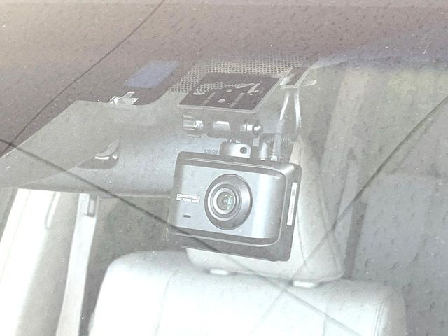 【ドライブレコーダー】ドライブレコーダー装備!走行中はもちろん、あおり運転や事故に遭遇した際、映像で記録し、万一のリスクに備えます。※記録用SDカードはお客様ご自身でご準備いただく必要があります。