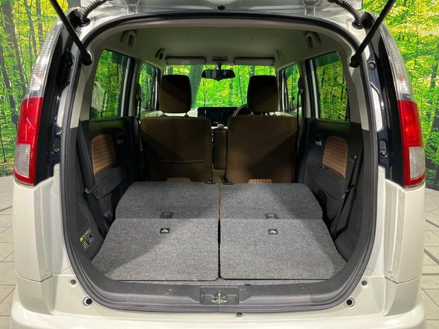 ���i�̂���������ʋ΁A���}���ɏ\���ȉ׎��X�y�[�X���m�ۂ��Ă���܂��B�Z�J���h�V�[�g��|���ƁA�傫�ȉו��̐ύڂ��\�ł���