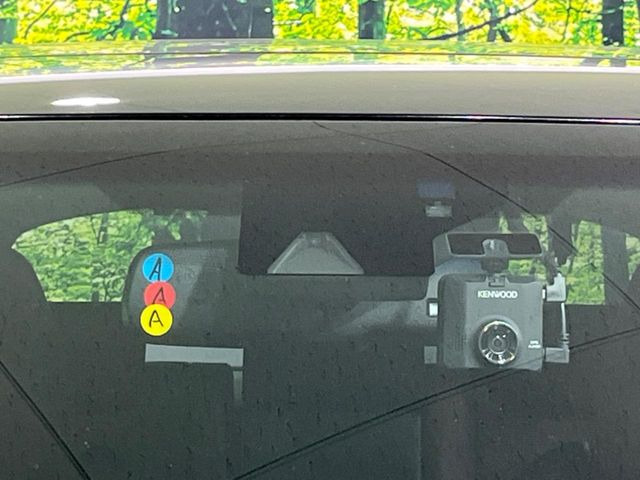 �y�v���N���b�V���Z�[�t�e�B�z�O���̎ԗ��������m���A�Փ˂������Ȏ��͌x��Œ��ӂ𑣂��A�u���[�L�𓥂ޗ͂��T�|�[�g�B�u���[�L�𓥂߂Ȃ������ꍇ�͏Փ˔�Q�y���u���[�L���쓮�A�Փˉ�����T�|�[�g���܂��B