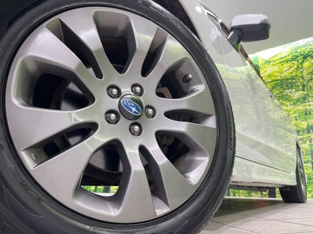 �y����17�C���`�A���~�z�C�[���z�O�ςɃ}�b�`���������A���~�z�C�[���𑕒����Ă���܂��B�e��ЊO�A���~�z�C�[����A�X�^�b�h���X�^�C�����戵�����Ă���܂��B���񂲑��k����������