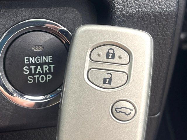 �y�X�}�[�g�L�[�z�J�o����|�P�b�g�ɓ��ꂽ�܂܂ł��h�A�̎{���E�������\�ȃX�}�[�g�L�[�𑕔��B�G���W���̃I���E�I�t�����J�M�����o���K�v����������Ƃ��Ă��֗��ł���