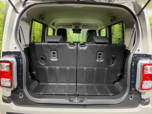 ���i�̂���������ʋ΁A���}���ɏ\���ȉ׎��X�y�[�X���m�ۂ��Ă���܂��B�Z�J���h�V�[�g��|���ƁA�傫�ȉו��̐ύڂ��\�ł���