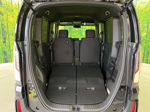 ���i�̂���������ʋ΁A���}���ɏ\���ȉ׎��X�y�[�X���m�ۂ��Ă���܂��B�Z�J���h�V�[�g��|���ƁA�傫�ȉו��̐ύڂ��\�ł���