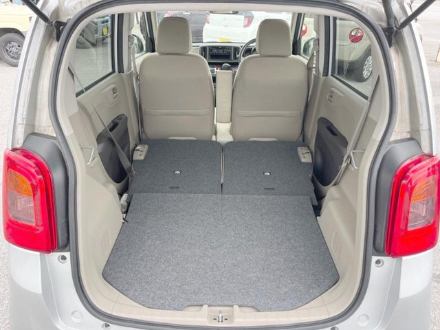 ���i�̂���������ʋ΁A���}���ɏ\���ȉ׎��X�y�[�X���m�ۂ��Ă���܂��B�Z�J���h�V�[�g��|���ƁA�傫�ȉו��̐ύڂ��\�ł���