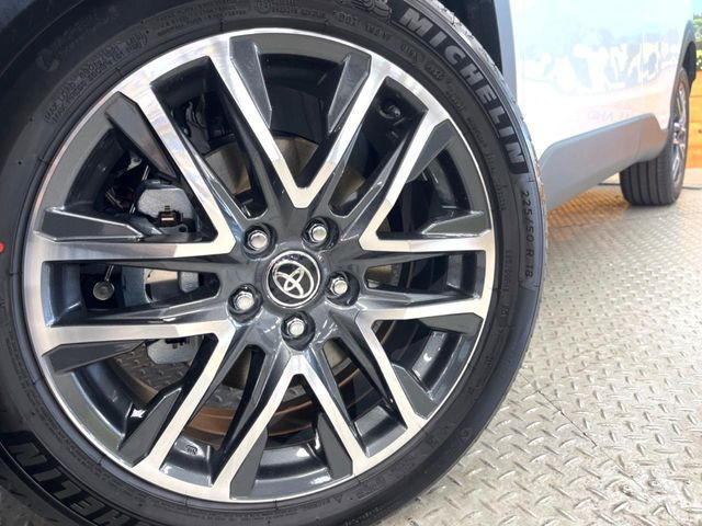 �y����18�C���`�A���~�z�C�[���z�O�ςɃ}�b�`���������A���~�z�C�[���𑕒����Ă���܂��B�e��ЊO�A���~�z�C�[����A�X�^�b�h���X�^�C�����戵�����Ă���܂��B���񂲑��k����������