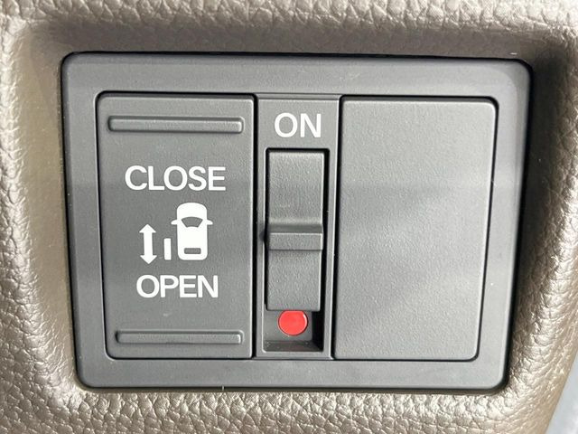 �y�p���[�X���C�h�h�A�z�X�}�[�g�L�[��^�]�Ȃ̃X�C�b�`�ŃX���C�h�h�A�̊J���\���d��������͂����ăh�A���J����K�v�������A���������q�l�ł��A�d���ו��������Ă��鎞�����N�ɊJ���߂ł��܂���