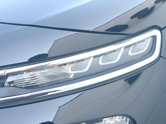 ���w�b�h���C�g:�w�b�h���C�g�͉��΂݂����Ȃ��A�Y��ȏ�Ԃ�ۂ��Ă���܂��B���΂ݖh�~�̃����Y�R�[�e�B���O�̎{�H���\�ł������܂��B