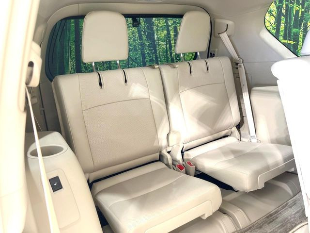 3列目シートはもちろん状態良好☆大人でもゆったりと座って頂けますので、大人数でのお出かけもラクラクです♪ご家族で、気の知れた仲間で、ドライブに行くのが楽しみですね♪