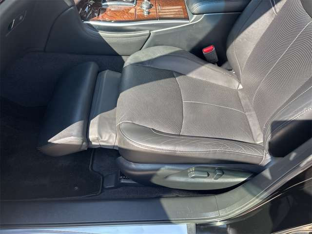 助手席パワーシート オットマン