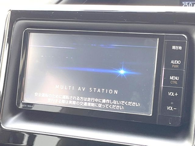 �y�����i�r�z�l�C�̏����i�r�𑕔����Ă���܂��B�i�r�̎g���₷���͂������A�I�[�f�B�I�@�\���[��!�L�����v�◷�s�͂������A�ʋ΂┃�����ȂǕ��i�̃h���C�u���y�����Ȃ�͂���