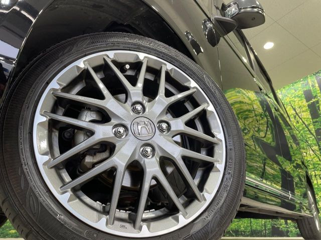 �y����15�C���`�A���~�z�C�[���z�O�ςɃ}�b�`���������A���~�z�C�[���𑕒����Ă���܂��B�e��ЊO�A���~�z�C�[����A�X�^�b�h���X�^�C�����戵�����Ă���܂��B���񂲑��k����������