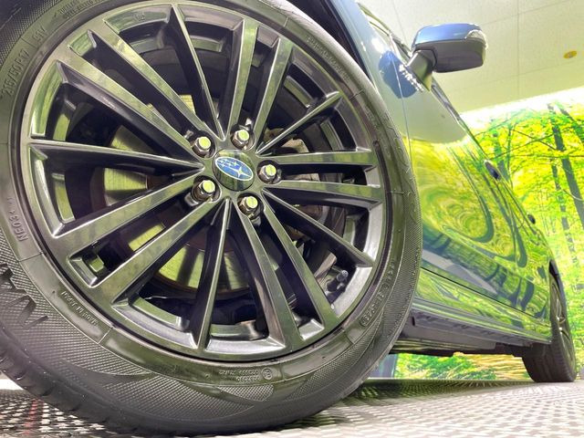 �y����17�C���`�A���~�z�C�[���z�O�ςɃ}�b�`���������A���~�z�C�[���𑕒����Ă���܂��B�e��ЊO�A���~�z�C�[����A�X�^�b�h���X�^�C�����戵�����Ă���܂��B���񂲑��k����������