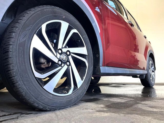 【純正17インチアルミホイール】外観にマッチした純正アルミホイールを装着しております。各種社外アルミホイールや、スタッドレスタイヤも取扱いしております。是非ご相談ください♪