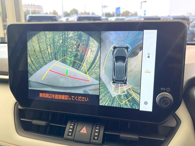 【パノラミックビューモニター】専用のカメラにより、上から見下ろしたような視点で360度クルマの周囲を確認することができます☆死角部分も確認しやすく、狭い場所での切り返しや駐車もスムーズに行えます。