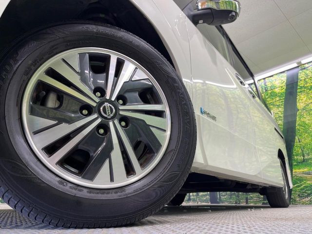 �y����15�C���`�A���~�z�C�[���z�O�ςɃ}�b�`���������A���~�z�C�[���𑕒����Ă���܂��B�e��ЊO�A���~�z�C�[����A�X�^�b�h���X�^�C�����戵�����Ă���܂��B���񂲑��k����������