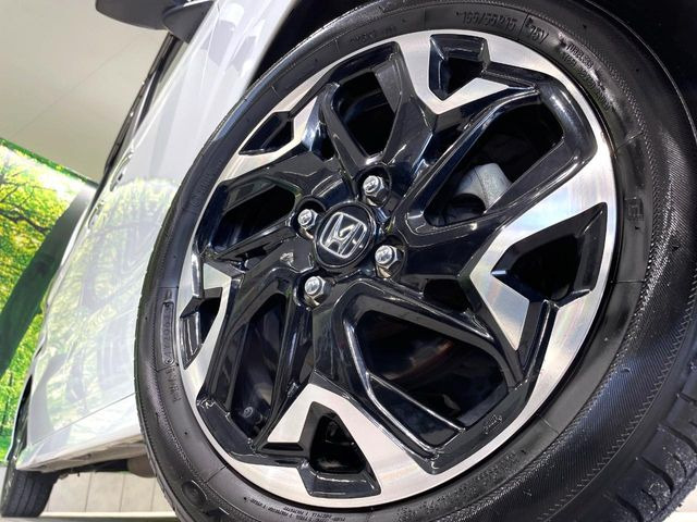 �y����15�C���`�A���~�z�C�[���z�O�ςɃ}�b�`���������A���~�z�C�[���𑕒����Ă���܂��B�e��ЊO�A���~�z�C�[����A�X�^�b�h���X�^�C�����戵�����Ă���܂��B���񂲑��k����������