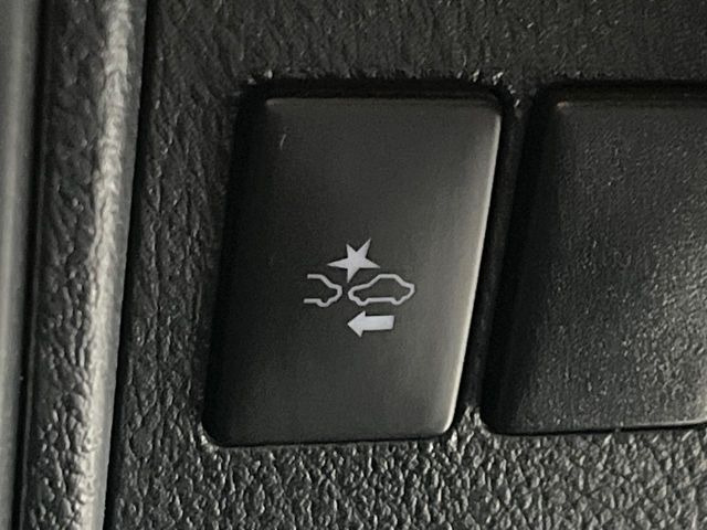 �y�v���N���b�V���Z�[�t�e�B�z�O���̎ԗ��������m���A�Փ˂������Ȏ��͌x��Œ��ӂ𑣂��A�u���[�L�𓥂ޗ͂��T�|�[�g�B�u���[�L�𓥂߂Ȃ������ꍇ�͏Փ˔�Q�y���u���[�L���쓮�A�Փˉ�����T�|�[�g���܂��B