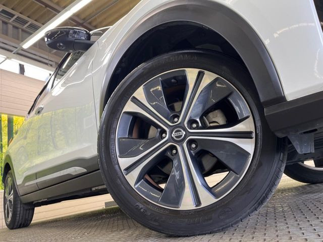 【純正17インチアルミホイール】外観にマッチした純正アルミホイールを装着しております。各種社外アルミホイールや、スタッドレスタイヤも取扱いしております。是非ご相談ください♪