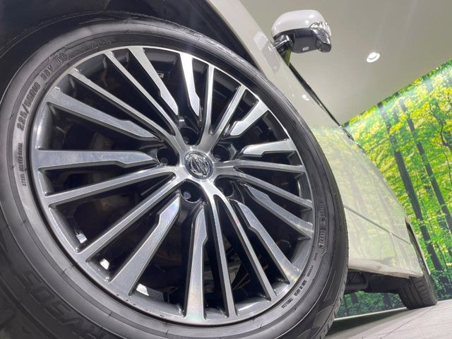 �y����18�C���`�A���~�z�C�[���z�O�ςɃ}�b�`���������A���~�z�C�[���𑕒����Ă���܂��B�e��ЊO�A���~�z�C�[����A�X�^�b�h���X�^�C�����戵�����Ă���܂��B���񂲑��k����������