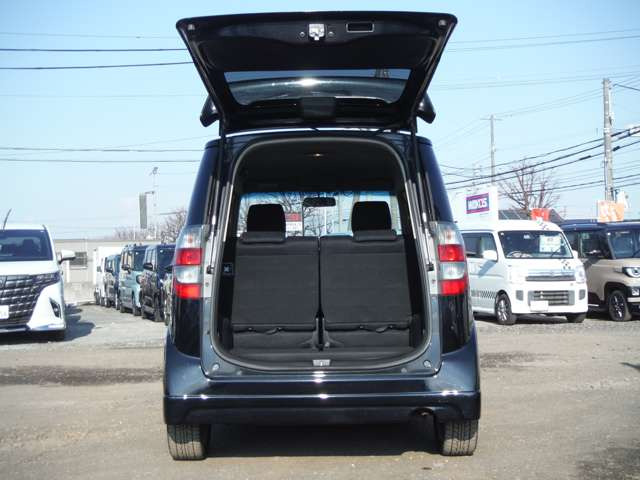 ���X�͔N�����x�ƂȂ��Ă���܂��B�c�Ǝ��Ԃ�10:00�`19:00�ł��B