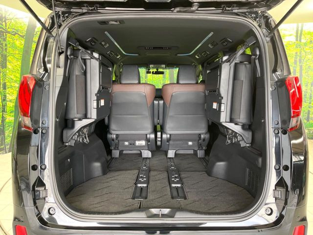 ���i�̂���������ʋ΁A���}���ɏ\���ȉ׎��X�y�[�X���m�ۂ��Ă���܂��B�Z�J���h�V�[�g��|���ƁA�傫�ȉו��̐ύڂ��\�ł���