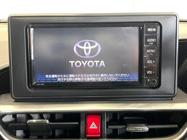 【純正ナビ】人気の純正ナビを装備。オーディオ機能も充実しており、Bluetooth接続すればお持ちのスマホやMP3プレイヤーの音楽を再生可能!毎日の運転がさらに楽しくなります!!